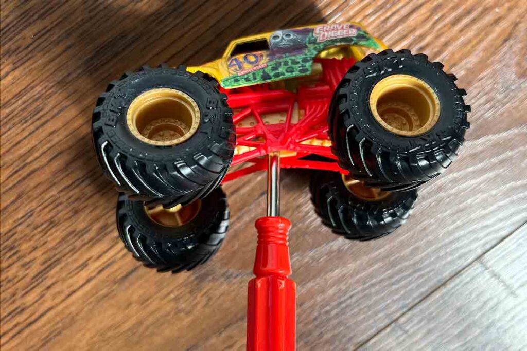 How to fix 1:64 scale monster jam truck