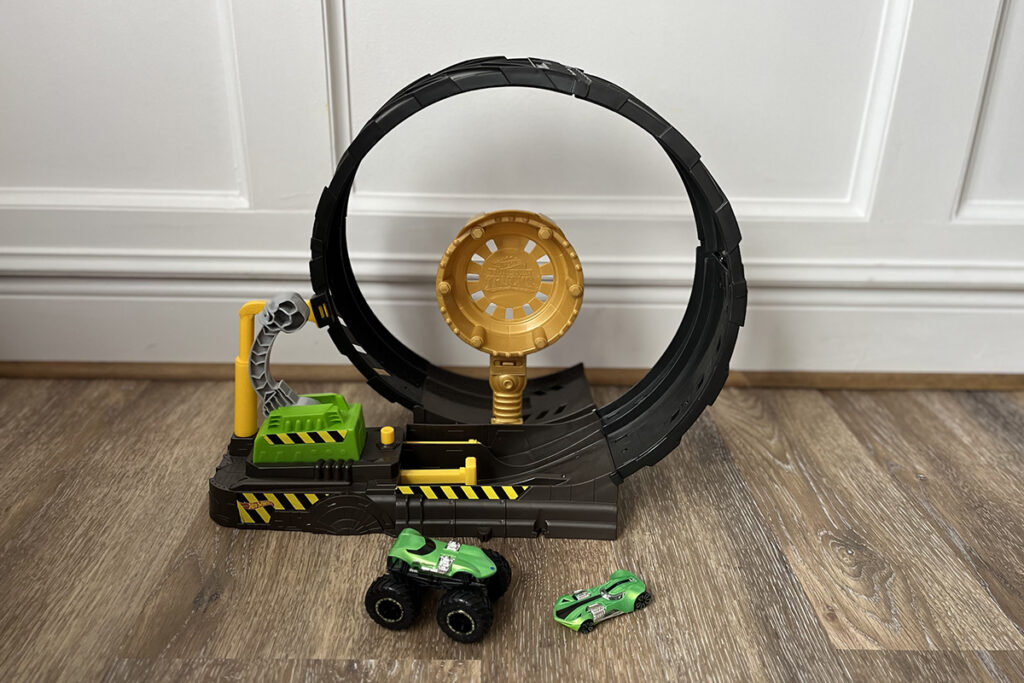 Hot Wheels Monster Trucks Epic Loop Challenge with Hot Wheels Monster Truck and Hot Wheels car to race to see who wins