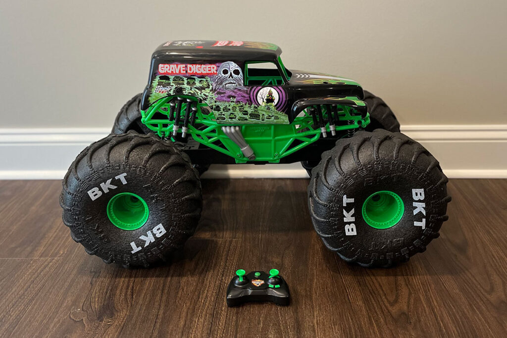 Mega Grave Digger Monster Truck RC