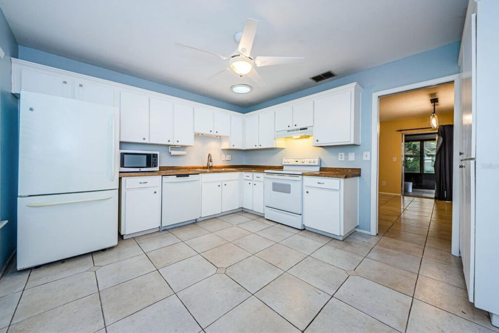 old kitchen before remodel